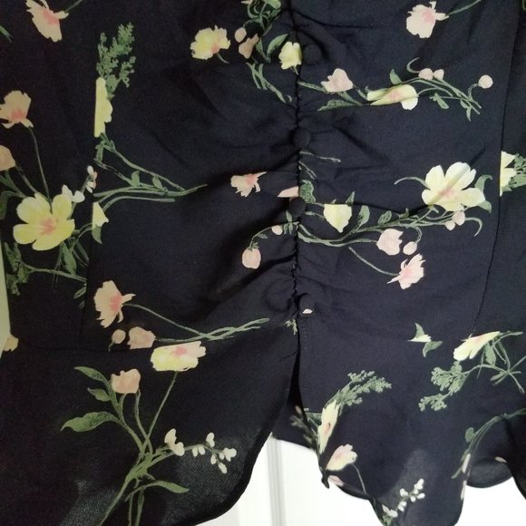 Blouse, blue floral, ladies size medium, new with tags - Picture 3 of 7